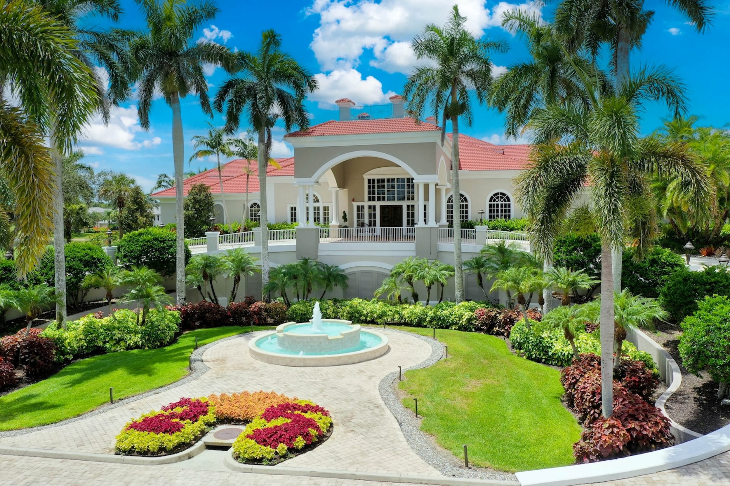 Naples Lakes Clubhouse