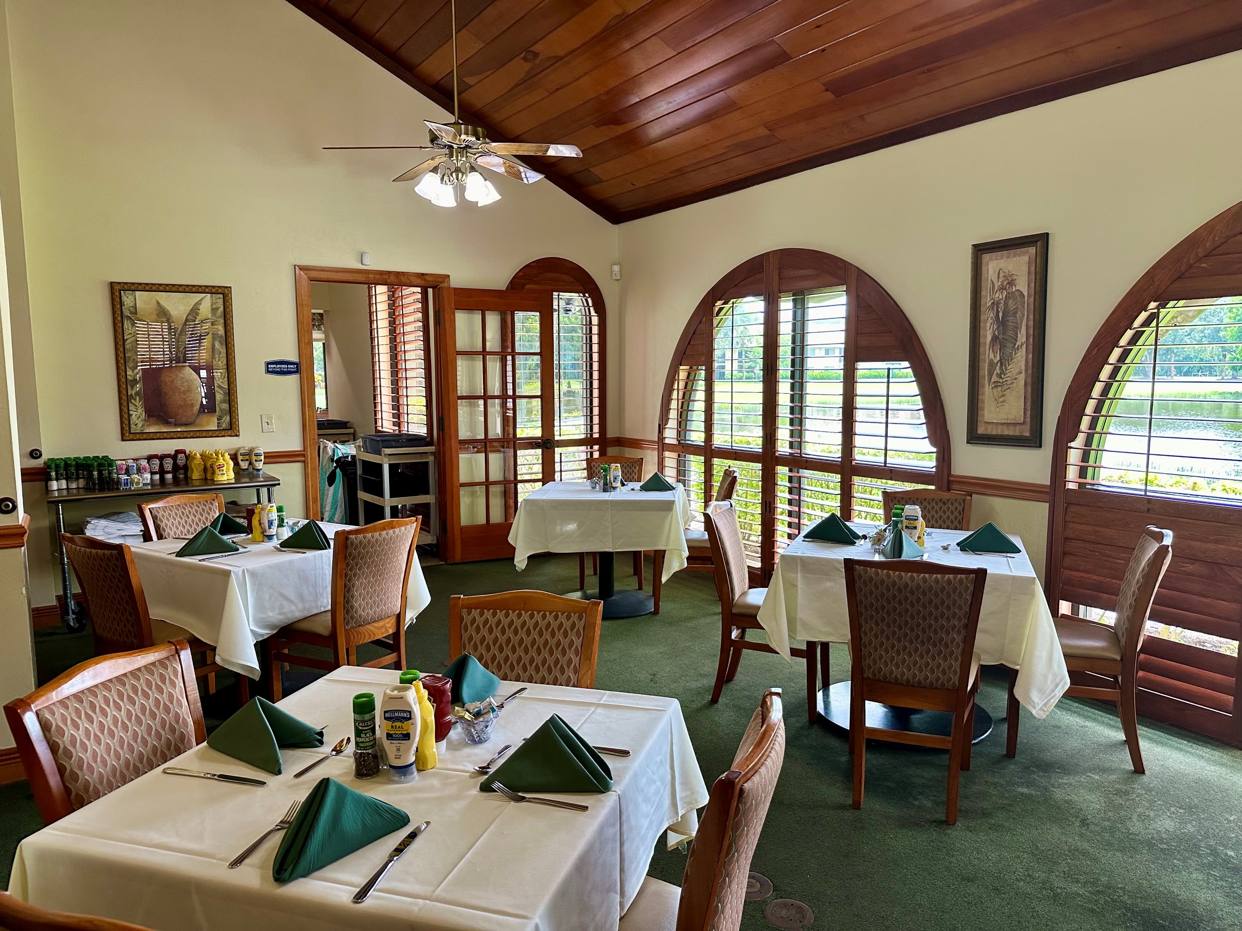 country club dining