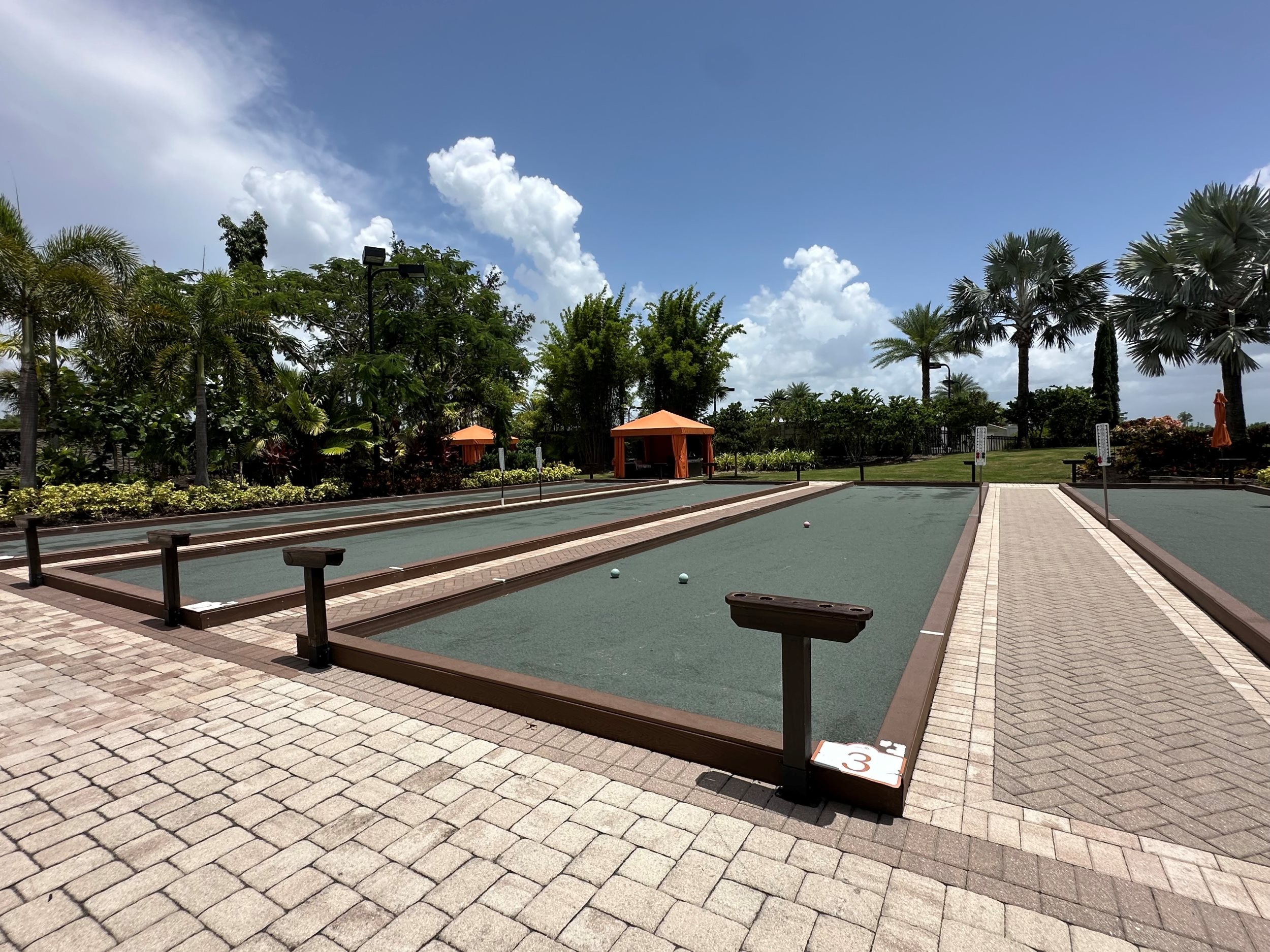 golf community amenities