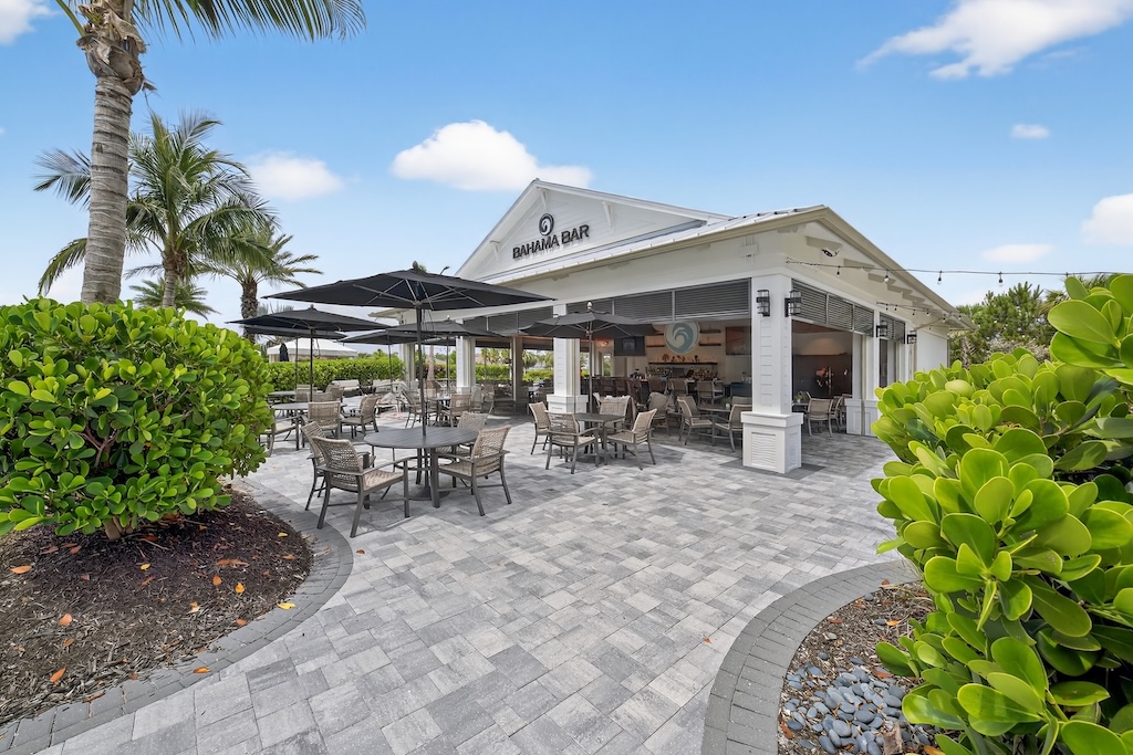 Lakewood Ranch Communities With Pool Resturant