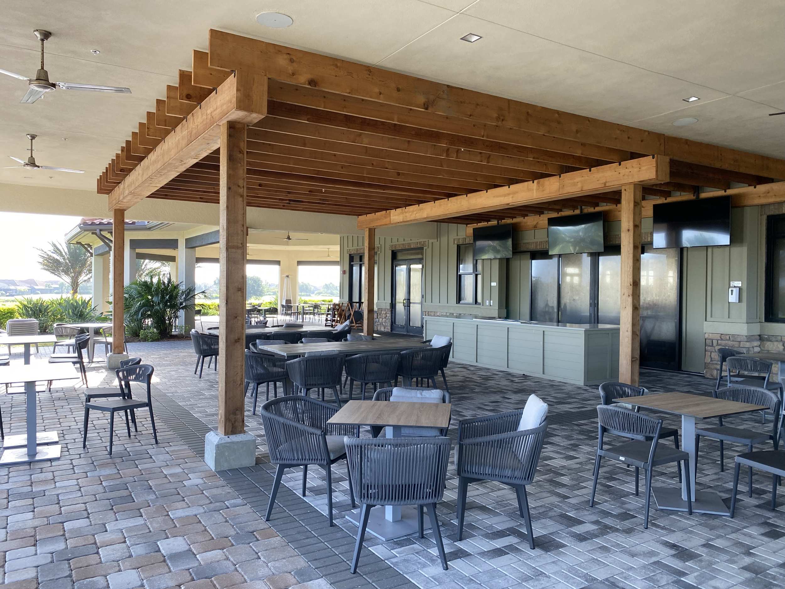 private golf club outdoor dining