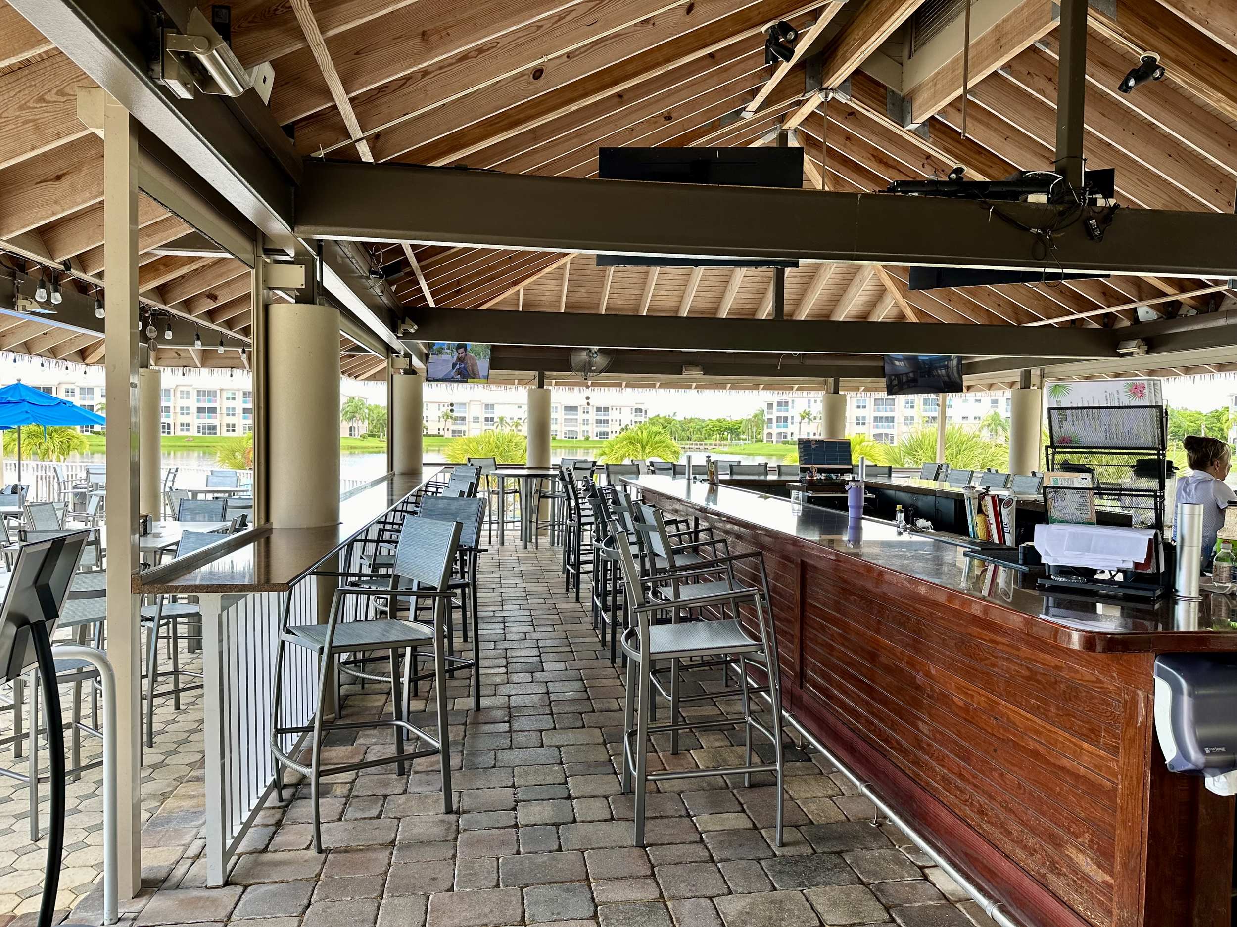 fort myers golf club outdoor dining