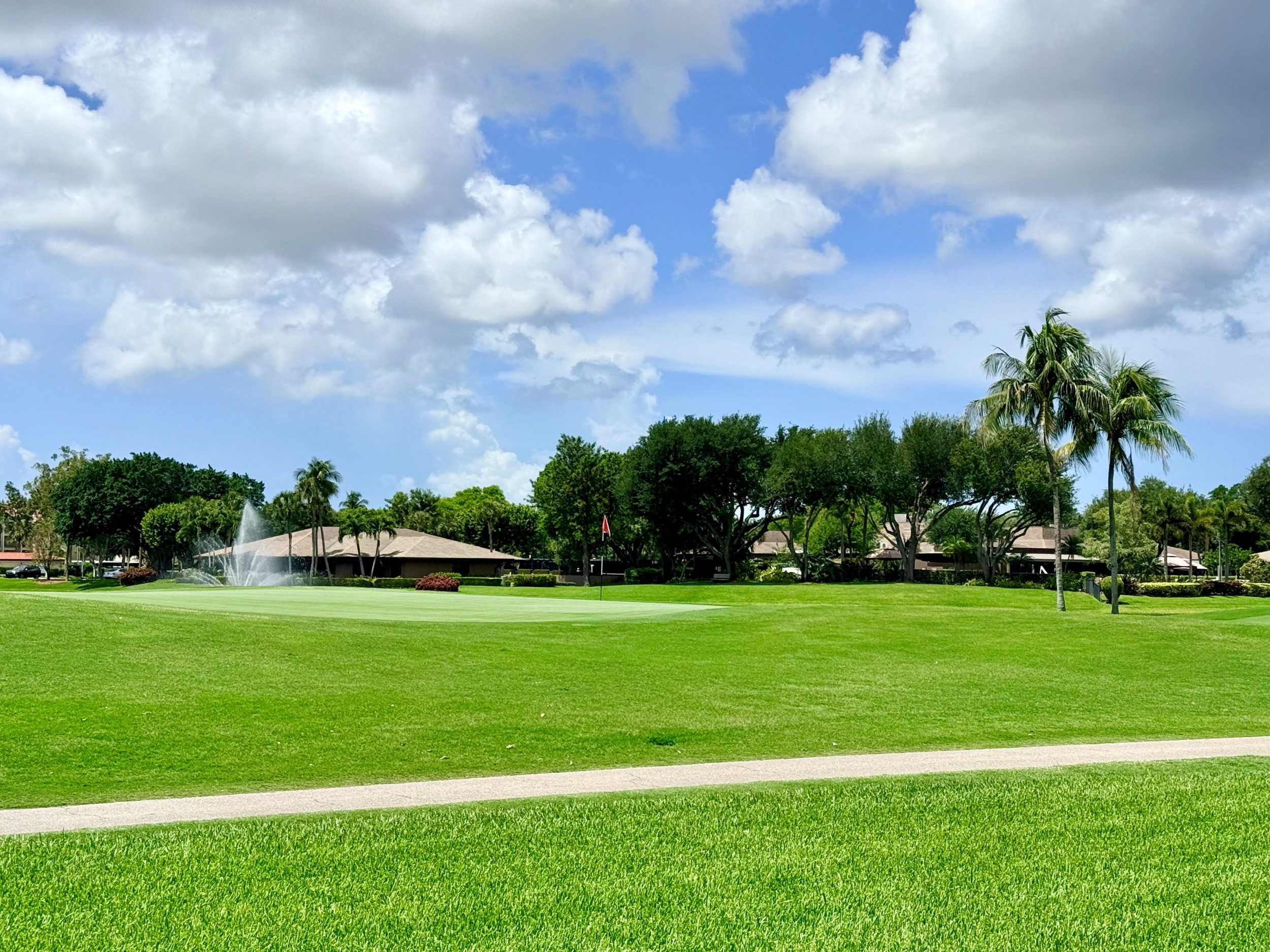 Bundled golf community