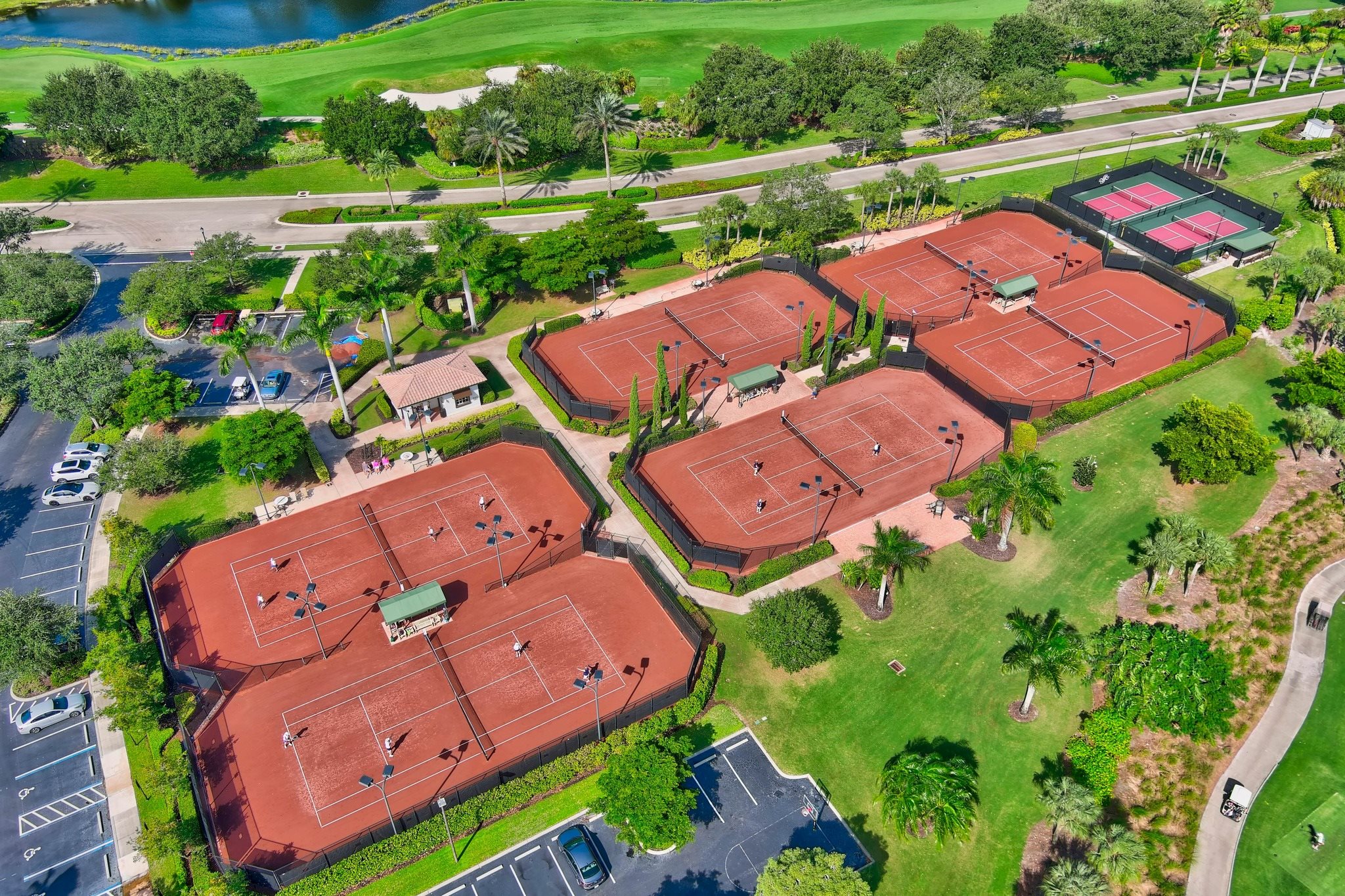 club renaissance tennis courts