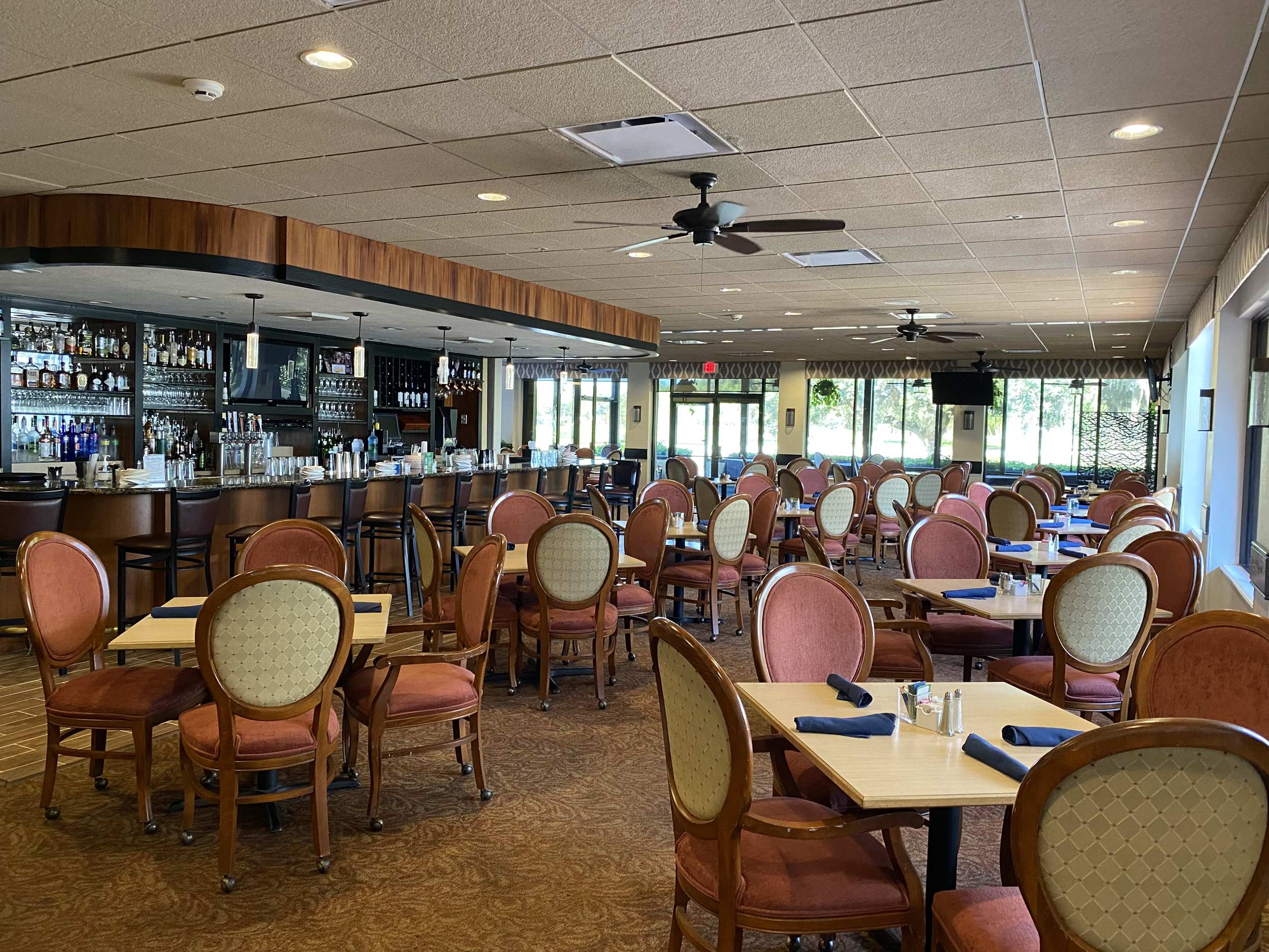 country club dining