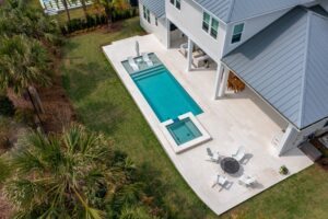 luxury pool home in Florida