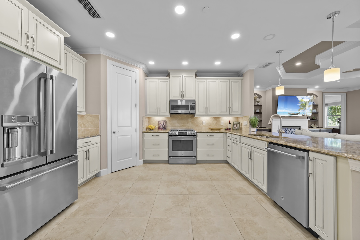 8773 Bellano Ct. Kitchen