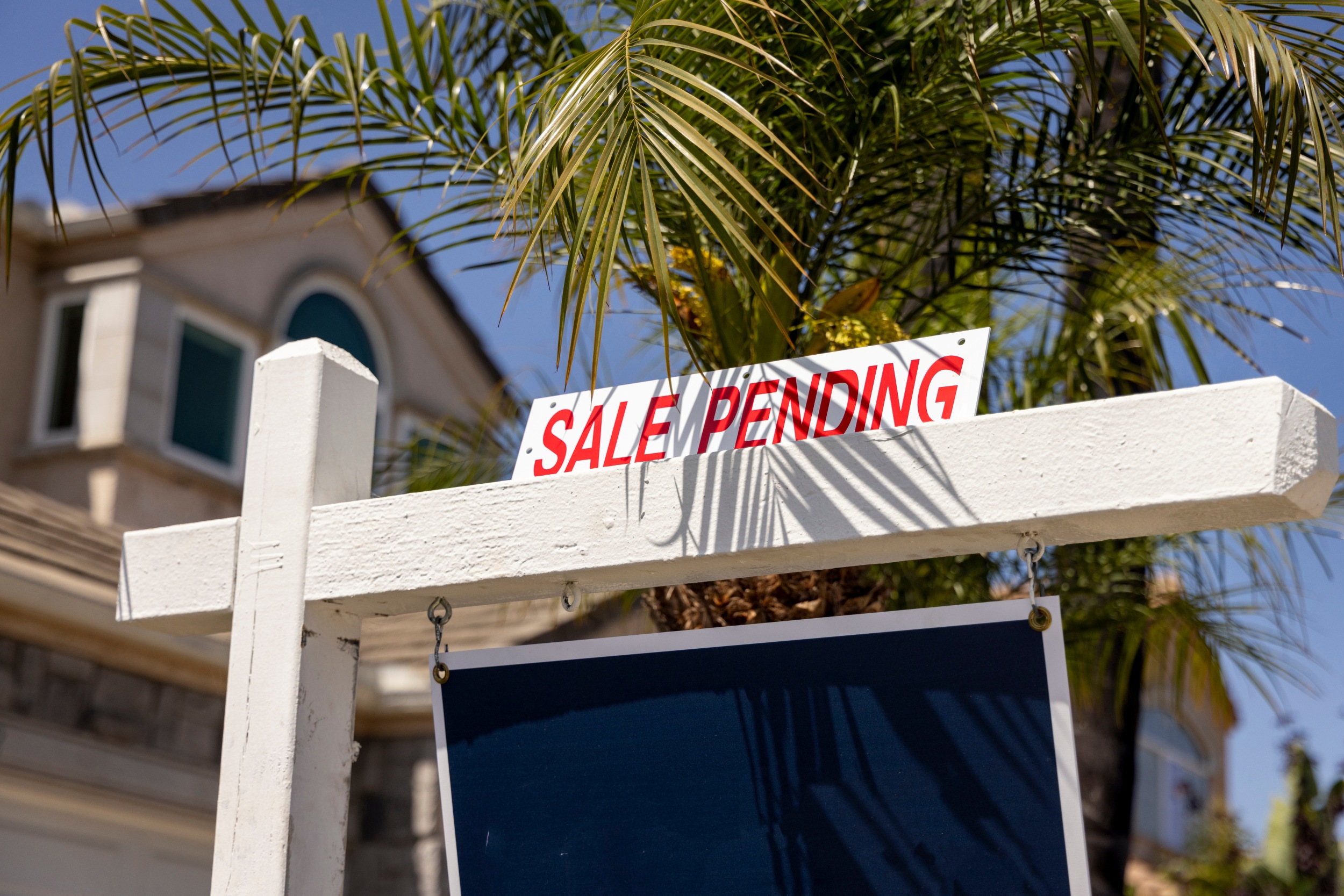 pending home sales in Naples Florida