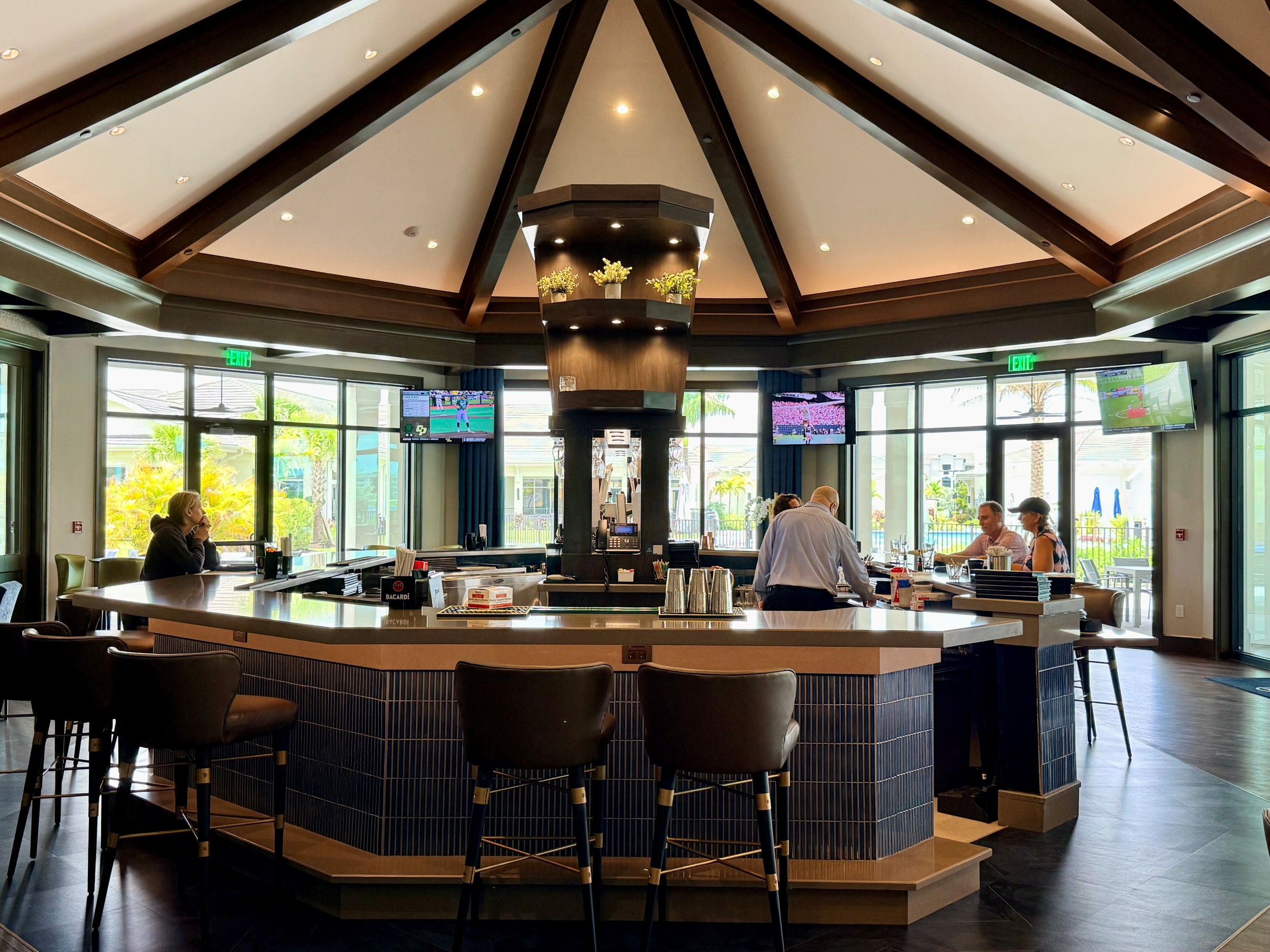 country club dining