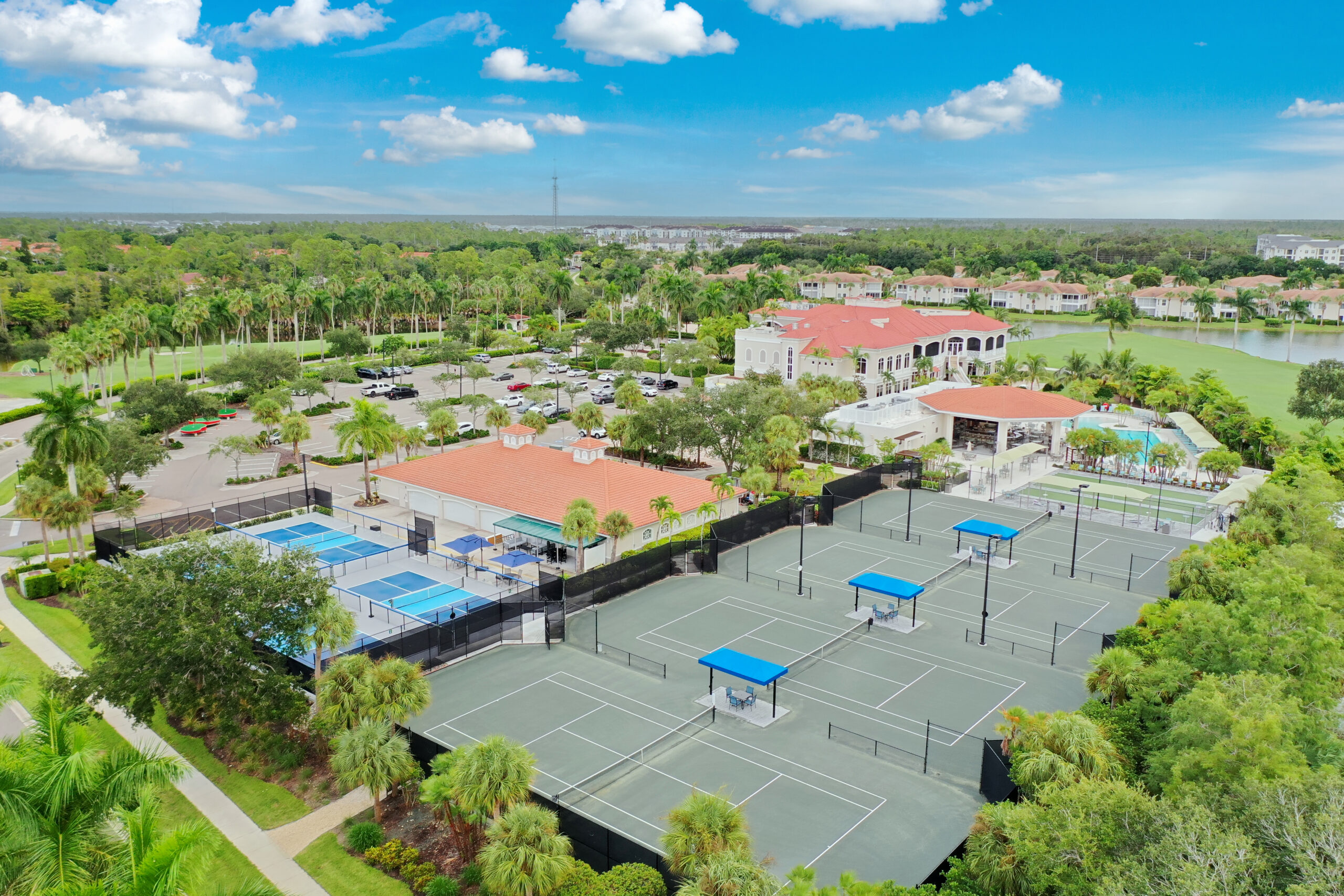 Naples Lakes Amenities