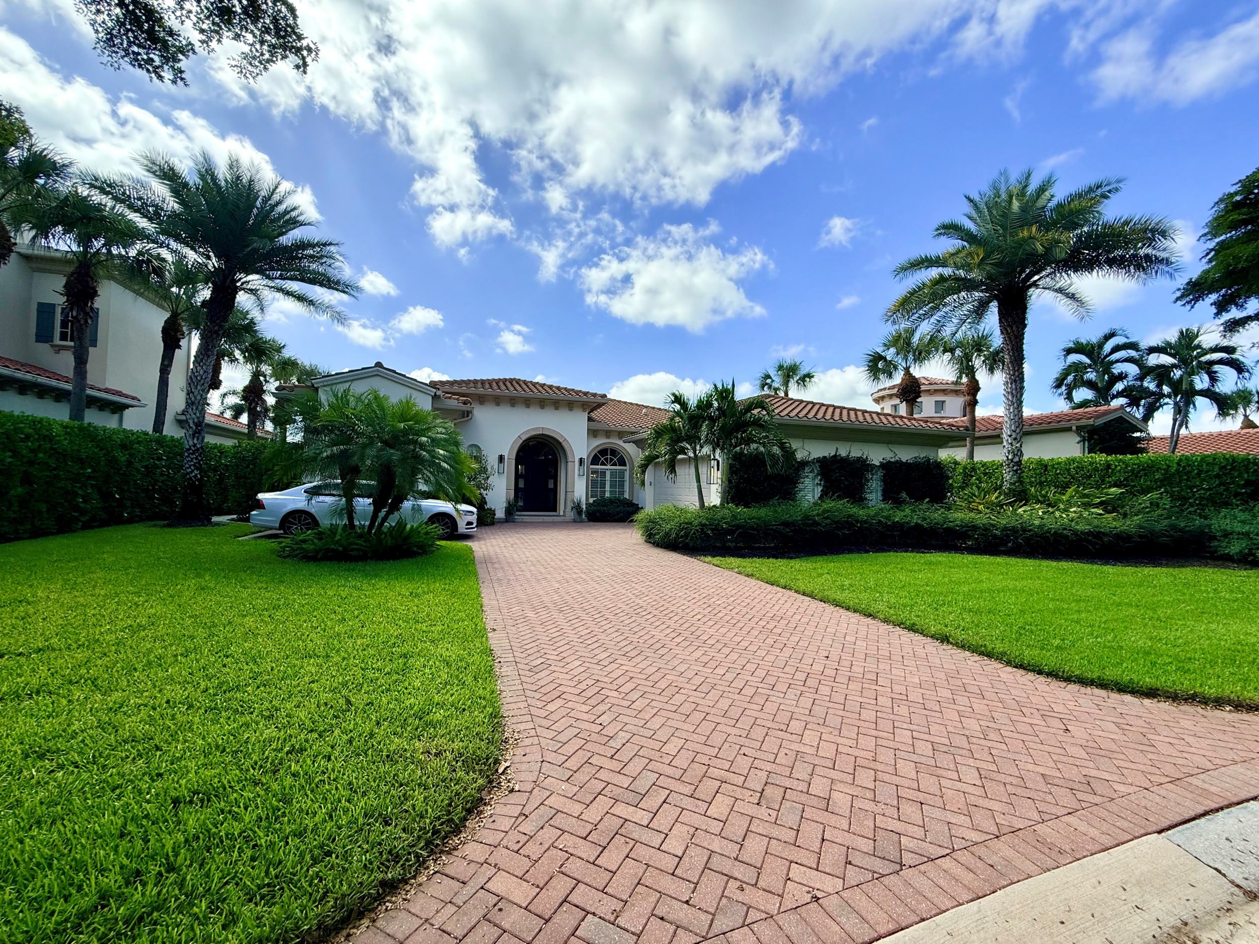 2048 Isla Vista Lane E Grey Oaks Naples Florida home sold for $4.7 million